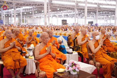 ภาพ No.59958:พิธีเจริญพระพุทธมนต์ "ฉลองอายุวัฒนมงคล 80 ปี หลวงพ่อธัมมชโย" พิธีถวายไทยธรรม คณะสงฆ์ 10,000 กว่าวัดทั่วประเทศ ในวันคุ้มครองโลก วันจันทร์ที่ 22 เมษายน พ.ศ. 2567 ณ สภาธรรมกายสากล วัดพระธรรมกาย จ.ปทุมธานี