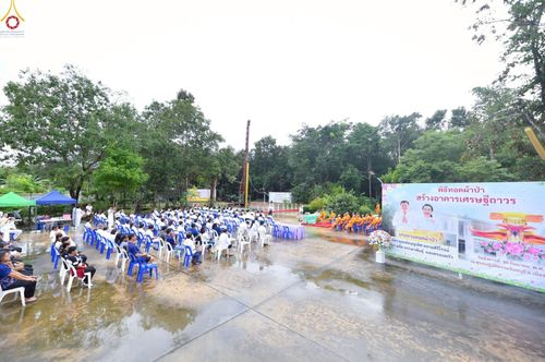 ภาพ No.249958:วันอังคารที่ 30 กันยายน พ.ศ. 2568 พิธีตอกเสามงคลต้นแรกอาคารเศรษฐีถาวร ที่พักผู้มาปฏิบัติธรรม ณ ศูนย์ปฏิบัติธรรมจันทบุรี