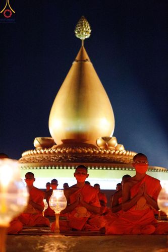 ภาพ No.129617:พิธีจุดประทีป 10,000 ดวง น้อมถวายเป็นพุทธบูชา ณ มหารัตนเจดีย์สิริปทุมสวรรค์ (เจดีย์อริยพุทธะ 5 พระองค์) ศูนย์ปฏิบัติธรรมภาคใต้ อ.บางกล่ำ จ.สงขลา  วันที่ 10 มีนาคม พ.ศ. 2567