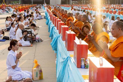 ภาพ No.219590:วันอังคารที่ 22 เมษายน พ.ศ. 2568 พิธีถวายมหาสังฆทานคณะสงฆ์ 40,000 กว่าวัดทั่วประเทศ เนื่องในวันคุ้มครองโลก ณ วัดพระธรรมกาย จ.ปทุมธานี