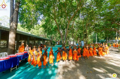 ภาพ No.222159:วันที่ 26-27 เมษายน พ.ศ. 2568 ศูนย์ปฏิบัติธรรมสวนผึ้ง ร่วมกับ ธุดงค์คสถานประจวบคีรีขันธ์ และวัดอ่าวน้อย  จัดกิจกรรมเดินธรรมยาตรา ตักบาตรข้าวสารอาหารแห้ง และจุดประทีปถวายเป็นพุทธบูชา ณ วัดอ่าวน้อย จ.ประจวบคีรีขันธ์