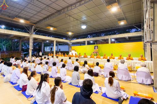 ภาพ No.189425:พิธีถวายภัตตาหารเป็นสังฆทาน แด่พระธรรมยาตรา ในโครงการธรรมยาตรา กตัญญูบูชา มหาปูชนียาจารย์ พระมงคลเทพมุนี(สด จนฺทสโร) พระผู้ปราบมาร อนุสรณ์สถาน 7 แห่ง ปีที่ 13 ณ อนุสรณ์สถานมหาวิหารพระมงคลเทพมุนี (โลตัสแลนด์) อ.สองพี่น้อง จ.สุพรรณบุรี วันที่ 5 มกราคม 2568