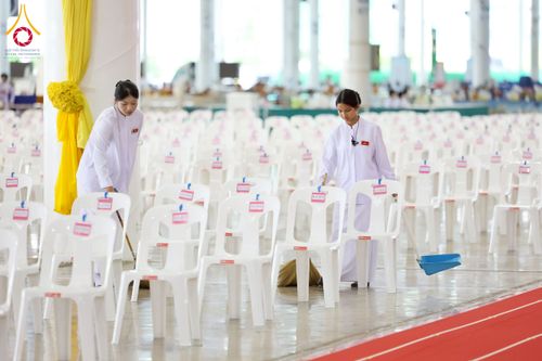 ภาพ No.264313:วันอาทิตย์ที่ 2 พฤศจิกายน พ.ศ. 2568 พิธีบูชาข้าวพระ ณ สภาธรรมกายสากล วัดพระธรรมกาย