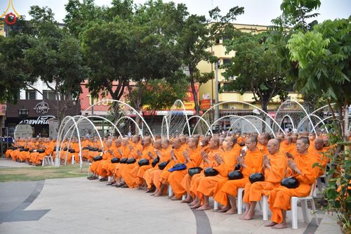 ภาพ No.126054:พิธีทำบุญเมืองนครราชสีมา ฉลอง 556 ปี ตักบาตรพระ 10,000 รูป ในวันเสาร์ที่ 2 มีนาคม พ.ศ.2567 ณ อนุสาวรีย์ท้าวสุรนารี จ.นครราชสีมา จัดโดย คณะสงฆ์จังหวัดนครราชสีมา ร่วมกับสำนักงานจังหวัดนครราชสีมา