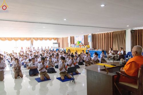 ภาพ No.104911:วันรวมพลังเด็กดี V-star ผู้นำฟื้นฟูศีลธรรมโลก จังหวัดกำแพงเพชร ณ ศูนย์ปฏิบัติธรรมกำแพงเพชร ในอุปถัมภ์พระพรหมวชิรปัญญาจารย์ วันที่ 22 ธันวาคม พ.ศ. 2566