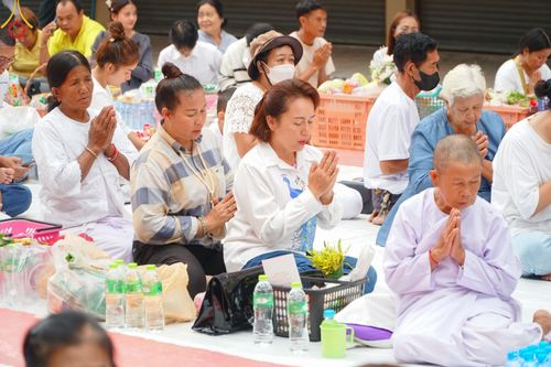 ภาพ No.146253:ตักบาตรพระ 1,384 รูป ทำบุญเมืองฝางครบรอบ 1,383 ปี ถวายเป็นพระราชกุศลแด่พระบาทสมเด็จพระเจ้าอยู่หัว เนื่องในโอกาสพระราชพิธีมหามงคล เฉลิมพระชนมพรรษา 6 รอบ 72 พรรษา วันเสาร์ที่ 27 กรกฎาคม พ.ศ.2567  ณ ถนนหน้าที่ว่าการอำเภอฝาง จ.เชียงใหม่