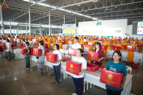 ภาพ No.210885:วันที่ 15 มีนาคม พ.ศ. 2568  บุญบรรจุกล่องไทยธรรม เพื่อถวายแด่พระสังฆาธิการ 40,000 กว่าวัดทั่วไทย ในวันคุ้มครองโลก 22 เมษายน พ.ศ. 2568