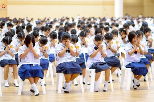 ภาพ No.245928:วันเสาร์ที่ 13 กันยายน พ.ศ. 2568 พิธีมอบผ้าไตรประธานกฐินสัมฤทธิ์เด็กดี V-Star ณ สภาธรรมกายสากล วัดพระธรรมกาย