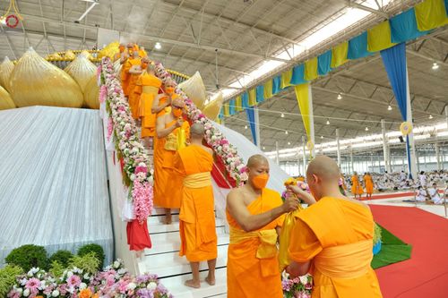 ภาพ No.77020:พิธีหล่อพระบรมพุทธเจ้า ในวันมาฆบูชา อาทิตย์ต้นเดือนที่ 6 มีนาคม พ.ศ. 2566 ณ วัดพระธรรมกาย จ.ปทุมธานี