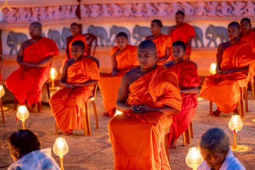 ภาพ No.229967:วันที่ 4 และ 12 พฤษภาคม พ.ศ. 2568 พิธีจุดวิสาขประทีป ถวายเป็นพุทธบูชา ณ วัดสุภัทรารามา มหาวิหาร เมืองบาดุลลา ประเทศศรีลังกา