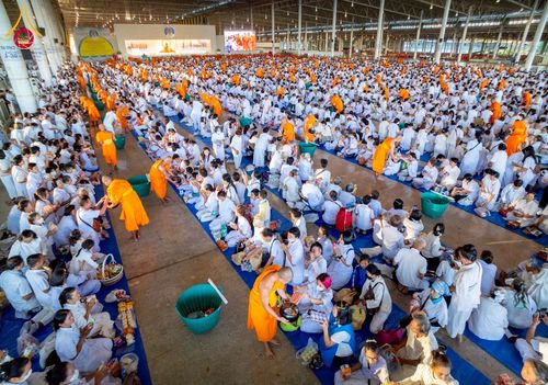 ภาพ No.277006:วันอาทิตย์ที่ 7 ธันวาคม พ.ศ. 2568 พิธีตักบาตรอาทิตย์ต้นเดือน ณ บ้านแก้วเรือนทองคุณยายฯ วัดพระธรรมกาย