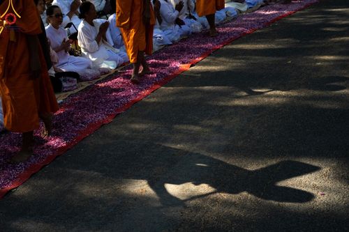 ภาพ No.193269:พิธีต้อนรับพระธรรมยาตรา ณ อนุสรณ์สถาน สถานที่เกิดในเพศสมณะ วัดสองพี่น้อง อำเภอสองพี่น้อง จังหวัดสุพรรณบุรี ในโครงการธรรมยาตรา กตัญญูบูชา มหาปูชนียาจารย์ พระมงคลเทพมุนี(สด จนฺทสโร) พระผู้ปราบมาร อนุสรณ์สถาน 7 แห่ง ปีที่ 13 วันที่ 11 มกราคม พ.ศ. 2568