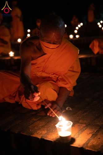 ภาพ No.130632:พิธีจุดโคมประทีปถวายเป็นพุทธบูชา ในโครงการบรรพชา 1,250 รูป ณ มหาวิหารมายาเทวี แดนประสูติ สวนลุมพินี ประเทศเนปาล วันที่ 9 มีนาคม พ.ศ. 2567