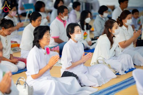 ภาพ No.201444:พิธีถวายภัตตาหารเป็นสังฆทาน แด่พระธรรมยาตรา ณ อนุสรณ์สถานบางปลา วัดบางปลา อำเภอบางเลน จังหวัดนครปฐม ในโครงการธรรมยาตรา กตัญญูบูชา มหาปูชนียาจารย์ พระมงคลเทพมุนี(สด จนฺทสโร) พระผู้ปราบมาร อนุสรณ์สถาน 7 แห่ง ปีที่ 13 วันที่ 25 มกราคม พ.ศ. 2568