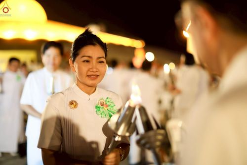 ภาพ No.253645:วันที่ 10 ตุลาคม พ.ศ. 2568 พิธีจุดประทีปบูชาพระผู้ปราบมาร, พิธีจุดประทีปบนพระมหาธรรมกายเจดีย์  20,000 ดวง เนื่องในวันคล้ายวันเกิดครบรอบ 141 ปี พระมงคลเทพมุนี (สด จนฺทสโร)