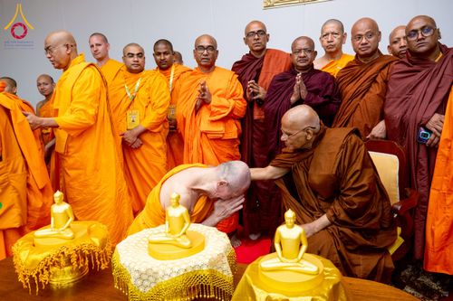 ภาพ No.222387:วันที่ 21 เมษายน พ.ศ. 2568 หลวงพ่อทัตตชีโวต้อนรับคณะสงฆ์ WAB ณ อาคาร 100 ปี คุณยายมหารัตนอุบาสิกาจันทร์ ขนนกยูง วัดพระธรรมกาย