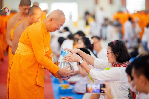 ภาพ No.210224:วันพฤหัสบดีที่ 6 มีนาคม พ.ศ. 2568 ตักบาตรฉลองสามเณรใหม่ โครงการบรรพชาสามเณรท้องถิ่นชาวเนปาล 500 รูป ณ ลุมพินี ประเทศเนปาล