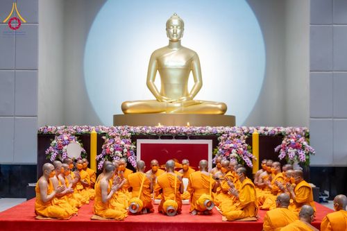 ภาพ No.62124:พิธีอุปสมบทในโครงการอุปสมบทหมู่ บูชาธรรมหลวงพ่อธัมมชโย พ.ศ.2567 ณ อุโบสถ วัดพระธรรมกาย จ.ปทุมธานี วันที่ 13-15 เมษายน พ.ศ. 2567