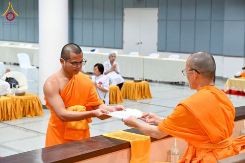 ภาพ No.229072:วันอาทิตย์ที่ 15 มิถุนายน พ.ศ. 2568 พิธีทอดผ้าป่าทุนพัฒนาพระมหาเปรียญ และทุนเผยแผ่พระพุทธศาสนาไปทั่วโลก ณ ห้องสัมมนา SPD สภาธรรมกายสากล วัดพระธรรมกาย