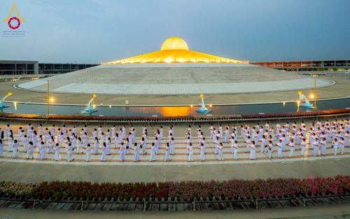 ภาพ No.224225:วันที่ 3-5 พฤษภาคม พ.ศ. 2568  กิจวัตร-กิจกรรมโครงการปฏิบัติธรรมอบรมศีลธรรม “บวชอุบาสิกาแก้ว” ถวายเป็นพระราชกุศล แด่พระบาทสมเด็จพระเจ้าอยู่หัว เนื่องในโอกาสมหามงคล “วันฉัตรมงคล” ณ วัดพระธรรมกาย อ.คลองหลวง จ.ปทุมธานี