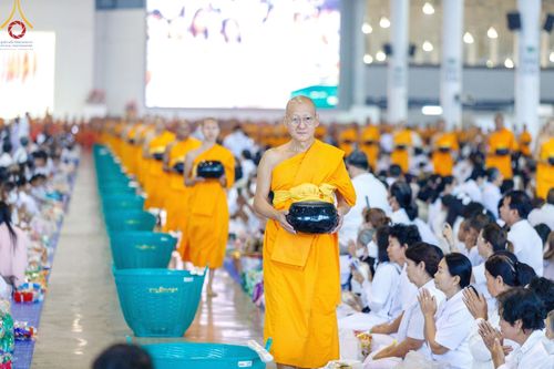 ภาพ No.205866:พิธีตักบาตร และ พิธีบูชาข้าวพระ ในวันอาทิตย์ต้นเดือน 2 กุมภาพันธ์ พ.ศ. 2568 ณ สภาธรรมกายสากล วัดพระธรรมกาย