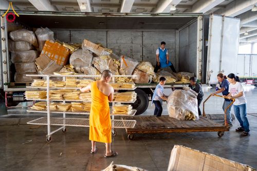 ภาพ No.217635:วันที่ 2-14 เมษายน พ.ศ. 2568 เจ้าหน้าที่เตรียมงานวันคุ้มครองโลก ชุดที่ 1 วัดพระธรรมกาย จ.ปทุมธานี