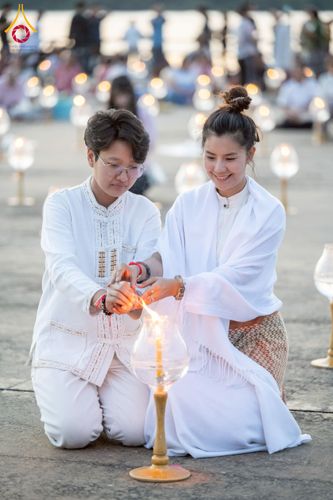 ภาพ No.250460:วันอังคารที่ 7 ตุลาคม พ.ศ. 2568 พิธีจุดประทีปบูชาพระรัตนตรัย ณ ลานธรรมปทุมรัตน์ธรรมเจดีย์ พุทธอุทยานนานาชาติ อ.โพนพิสัย จ.หนองคาย