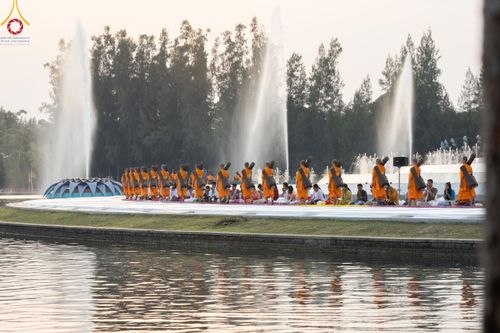 ภาพ No.120324:พิธีต้อนรับพระธรรมยาตรา ในโครงการธรรมยาตรา กตัญญูบูชา มหาปูชนียาจารย์ พระมงคลเทพมุนี(สด จนฺทสโร) พระผู้ปราบมาร อนุสรณ์สถาน 7 แห่ง ปีที่ 12 วันที่ 28 มกราคม พ.ศ. 2567 ณ วัดพระธรรมกาย จ.ปทุมธานี (ชุดที่ 2)