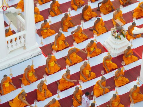 ภาพ No.197158:พิธีจุดประทีปถวายเป็นพุทธบูชา และบูชาธรรมมหาปูชนียาจารย์ ณ วัดโบสถ์(บน) ตำบลบางคูเวียง อำเภอบางกรวย จังหวัดนนทบุรี ในโครงการธรรมยาตรา กตัญญูบูชา มหาปูชนียาจารย์ พระมงคลเทพมุนี(สด จนฺทสโร) พระผู้ปราบมาร อนุสรณ์สถาน 7 แห่ง ปีที่ 13 วันที่ 18 มกราคม พ.ศ. 25