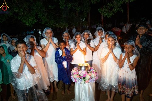 ภาพ No.141058:PhotoStory มหาศรัทธา ธรรมยาตราศรีลังกา EP.6 พิธีจุดวิสาขประทีป 6 วัด ถวายเป็น พุทธบูชา  โครงการสยาม-ลังกา ธรรมยาตรา  ฉลองเทศกาลวิสาขบูชาแห่งชาติ ศรีลังกา  บูชาธรรม 80 ปี หลวงพ่อธัมมชโย วันที่ 16 พฤษภาคม พ.ศ. 2567