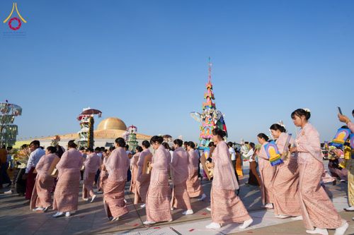 ภาพ No.178207:พิธีทอดผ้าป่าไทย-เมียนมา ครั้งที่ 7 วันอาทิตย์ที่ 1 ธันวาคม พ.ศ.2567 ณ สภาธรรมกายสากล  พระมหาธรรมกายเจดีย์ วัดพระธรรมกาย จ.ปทุมธานี