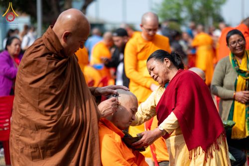 ภาพ No.209781:วันที่ 28 กุมภาพันธ์ พ.ศ.2568 พิธีเปิดโครงการบวชสามเณร พิธีถวายไทยธรรม พิธีขอขมามอบผ้าไตร  ณ เมืองปาตัน ประเทศเนปาล