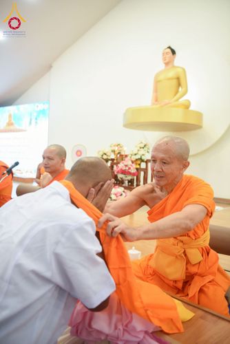 ภาพ No.278107:วันเสาร์ที่ 6 ธันวาคม พ.ศ. 2568 พิธีเวียนประทักษิณ ขอขมามอบผ้าไตร บรรพชาอุปสมบทหมู่ธรรมทายาท จำนวน 53 รูป โครงการอุปสมบทหมู่ รุ่นบูชาธรรมมหาปูชนียาจารย์ ประจำปี 2568 จังหวัดสระบุรี