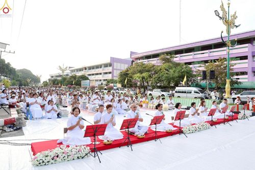 ภาพ No.235163:วันอาทิตย์ที่ 27 กรกฎาคม พ.ศ. 2568 พิธีตักบาตรพระ1,000 รูป ทำบุญเมืองพัทลุง ประธานสงฆ์ พระปริยัติวชิโรดม  เจ้าคณะจังหวัดพัทลุง ประธานฆราวาส นายรัฐศาสตร์ ชิดชู  ผู้ว่าราชการจังหวัดพัทลุง