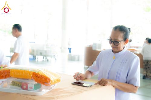 ภาพ No.226539:วันที่ 26 พฤษภาคม พ.ศ. 2568 พิธีบุพเปตพลี ครั้งที่ 164 ร่วมอุทิศบุญแด่หมู่ญาติที่ล่วงลับไปแล้ว และสืบทอดอายุพระพุทธศาสนา ณ หอฉันคุณยายอาจารย์ฯ วัดพระธรรมกาย