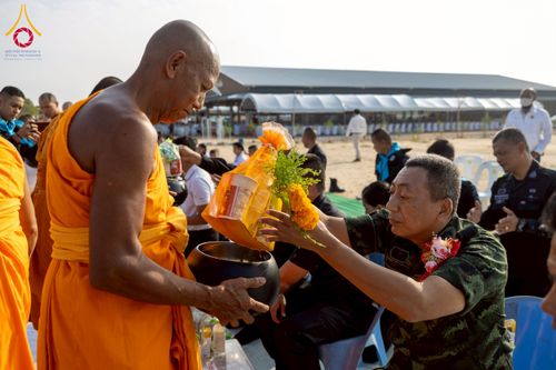 ภาพ No.230166:วันเสาร์ที่ 28 มิถุนายน พ.ศ. 2568 พิธีถวายสังฆทาน 323 วัด 4 จังหวัดชายแดนใต้ ปีที่ 21 ครั้งที่ 178 พิธีมอบกองทุนหนุนแรงใจช่วยครูใต้ ปีที่ 18 ครั้งที่ 142 ณ ศูนย์อบรมเยาวชนจังหวัดปัตตานี