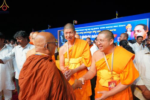 ภาพ No.212852:วันอาทิตย์ที่ 23 มีนาคม พ.ศ. 2568 ❖ คณะสงฆ์นานาชาติส่งมอบพระประธาน 108 องค์ ทั่วอินเดียรำลึกชาตกาล 134 ปี ดร.อัมเบดการ์