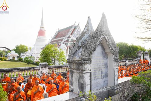 ภาพ No.58129:พิธีตักบาตรพระภิกษุและสามเณร 180 รูป ณ ลานองค์พระสมุทรเจดีย์ จ.สมุทรปราการ วันเสาร์ที่ 27 เมษายน พ.ศ. 2567