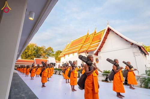 ภาพ No.197071:พระธรรมยาตราปฏิบัติธรรม และถ่ายภาพหมู่ประวัติศาสตร์ ณ วัดโบสถ์(บน) ตำบลบางคูเวียง อำเภอบางกรวย จังหวัดนนทบุรี ในโครงการธรรมยาตรา กตัญญูบูชา มหาปูชนียาจารย์ พระมงคลเทพมุนี(สด จนฺทสโร) พระผู้ปราบมาร อนุสรณ์สถาน 7 แห่ง ปีที่ 13 วันที่ 18 มกราคม พ.ศ. 2568