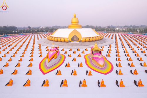 ภาพ No.198617:พระธรรมยาตราปฏิบัติธรรม และถ่ายภาพหมู่ประวัติศาสตร์ ณ อนุสรณ์สถานบางปลา วัดบางปลา อำเภอบางเลน จังหวัดนครปฐม ในโครงการธรรมยาตรา กตัญญูบูชา มหาปูชนียาจารย์ พระมงคลเทพมุนี(สด จนฺทสโร) พระผู้ปราบมาร อนุสรณ์สถาน 7 แห่ง ปีที่ 13 วันที่ 20 มกราคม พ.ศ. 2568