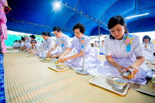 ภาพ No.191036:พิธีถวายภัตตาหารเป็นสังฆทาน แด่พระธรรมยาตรา ณ อนุสรณ์สถานคลองบางนางแท่น อ.สามพราน จ.นครปฐม ในโครงการธรรมยาตรา กตัญญูบูชา มหาปูชนียาจารย์ พระมงคลเทพมุนี(สด จนฺทสโร) พระผู้ปราบมาร อนุสรณ์สถาน 7 แห่ง ปีที่ 13 วันที่ 8 มกราคม พ.ศ. 2568