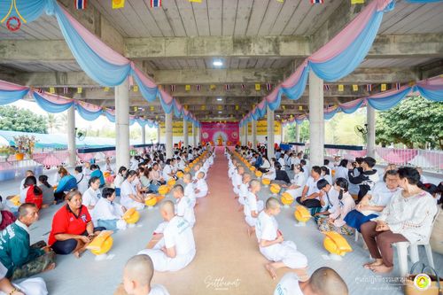 ภาพ No.215964:วันพฤหัสบดีที่ 3 เมษายน พ.ศ. 2568 พิธีบรรพชาสามเณร ภาคฤดูร้อน รุ่นที่ 15  บูชาธรรมหลวงพ่อธัมมชโย 81 ปี 81 รูป ณ ศูนย์ปฏิบัติธรรมสวนผึ้ง จ.ราชบุรี