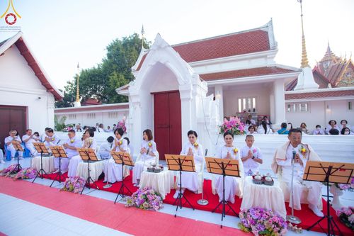 ภาพ No.197650:พิธีตักบาตรพระธรรมยาตรา ณ อนุสรณ์สถานลำดับที่ 4 สถานที่เกิดด้วยกายธรรม วัดโบสถ์(บน) ต.บางคูเวียง จ.นนทบุรี ในโครงการธรรมยาตรา กตัญญูบูชา มหาปูชนียาจารย์ พระมงคลเทพมุนี(สด จนฺทสโร) พระผู้ปราบมาร อนุสรณ์สถาน 7 แห่ง ปีที่ 13 วันที่ 19 มกราคม พ.ศ. 2568