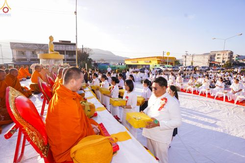 ภาพ No.281383:วันเสาร์ที่ 27 ธันวาคม พ.ศ.2568 พิธีตักบาตรพระ ๑,๐๐๐ รูป   เพื่อความเป็นสิริมงคลแก่ชีวิตและแผ่นดินไทย  มหากุศลครั้งยิ่งใหญ่แห่งปี ส่งท้ายปีเก่า ต้อนรับปีใหม่  ณ ถนนหน้าที่ว่าการอำเภอภูเรือ จังหวัดเลย