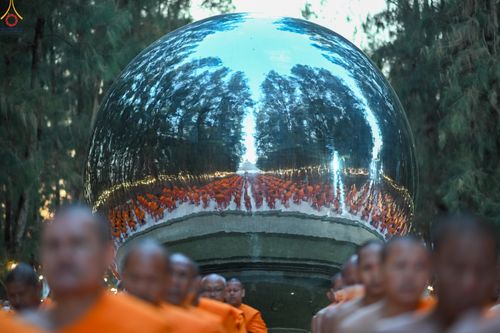 ภาพ No.289223:วันที่ 7 มกราคม พ.ศ. 2569 พิธีตักบาตรพระธรรมยาตรา ณ อนุสรณ์สถานลำดับที่ 1 สถานที่เกิดด้วยรูปกายเนื้อ อนุสรณ์สถานมหาวิหารพระมงคลเทพมุนี (โลตัสแลนด์) อ.สองพี่น้อง จ.สุพรรณบุรี ในโครงการธรรมยาตรา กตัญญูบูชา มหาปูชนียาจารย์ พระมงคลเทพมุนี(สด จนฺทสโร) พระผู้ป