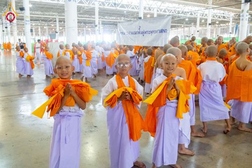 ภาพ No.319545:วันเสาร์ที่ 4 เมษายน พ.ศ.2569 พิธีขอขมา มอบผ้าไตร และถวายบาตรแด่นาคธรรมทายาท ในโครงการบรรพชาสามเณรฟื้นฟูพระพุทธศาสนาทั่วไทย โครงการหน่อแก้วเปรียญธรรม รุ่นที่ 14 โครงการสามเณรยุวธรรมทายาท รุ่นที่ 34 โครงการสามเณรมัชฌิมธรรมทายาท รุ่นที่ 30 ณ สภาธรรมกายสากล