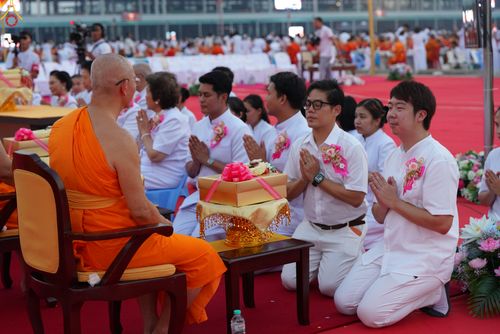 ภาพ No.324191:วันที่ 22 เมษายน พ.ศ.2569 (วันคุ้มครองโลก) พิธีถวายมหาสังฆทาน 40,000 กว่าวัดทั่วประเทศ ณ ลานธรรม พระมหาธรรมกายเจดีย์ วัดพระธรรมกาย