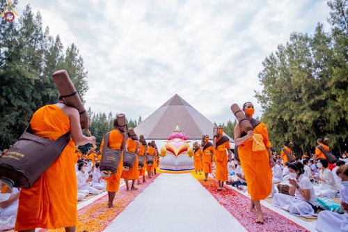 ภาพ No.69110:พิธีต้อนรับพระธรรมยาตรา ในโครงการธรรมยาตรากตัญญูบูชา มหาปูชนียาจารย์ พระมงคลเทพมุนี(สด จนฺทสโร) พระผู้ปราบมาร อนุสรณ์สถาน 7 แห่ง ปีที่ 11 วันที่ 3 มกราคม พ.ศ. 2566 ณ อนุสรณ์สถานมหาวิหารพระมงคลเทพมุนี จ.สุพรรณบุรี