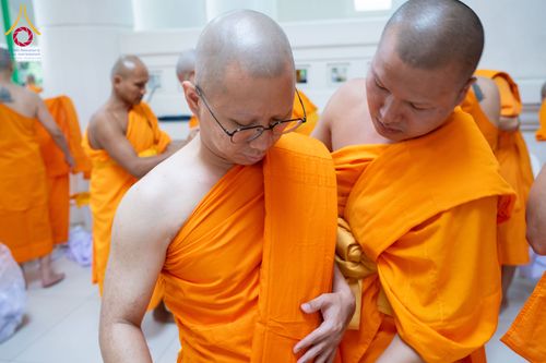 ภาพ No.286606:วันเสาร์ที่ 12 กรกฏาคม พ.ศ.2568 พิธีบรรพชาอุปสมบท  โครงการบรรพชาอุปสมบทหมู่ ธรรมทายาทนานาชาติ(ภาคภาษาจีน), โครงการบรรพชาสามเณร โรงเรียนนานาชาติ รุ่นที 14