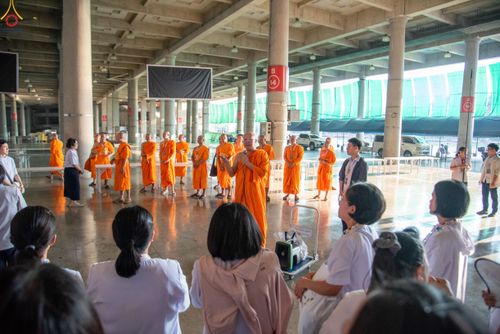 ภาพ No.320026:วันที่ 6 เมษายน พ.ศ.2569 ทีมจัดภัตตาหารประชุมเตรียมงานถวายมหาสังฆทาน 40,000 กว่าวัดทั่วประเทศ บูชาธรรม 82 ปี หลวงพ่อธัมมชโย